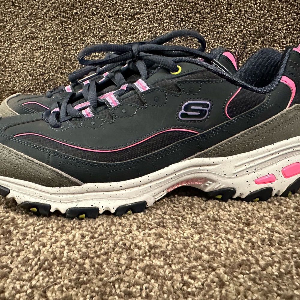 Skechers Women's Black and Pink Athletic Sneakers